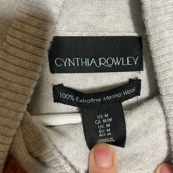Cynthia Rowley 100% Extra Fine Merino Wool Light Gray Sweater. Size M - Picture 4 of 4